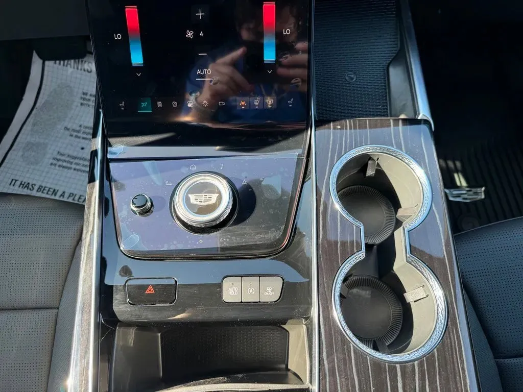 Cadillac Escalade ESV photo 29