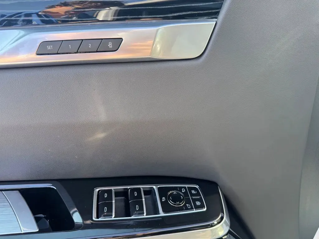 Cadillac Escalade ESV photo 13
