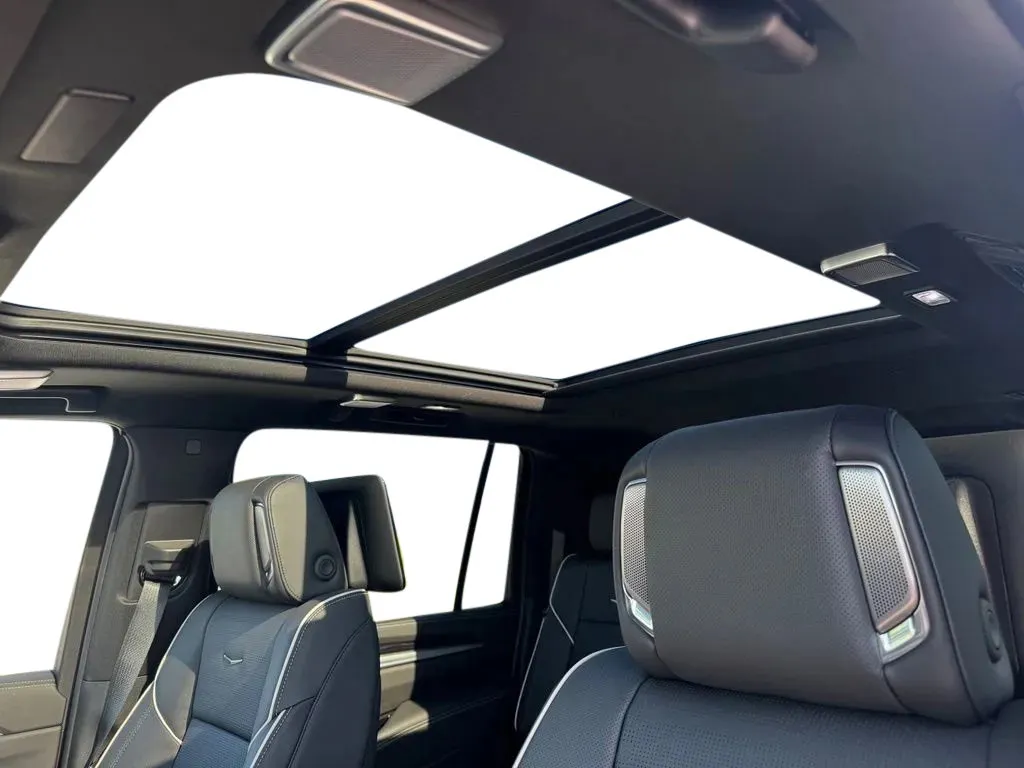 Cadillac Escalade ESV photo 11