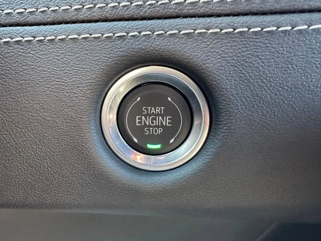 Cadillac Escalade ESV photo 28