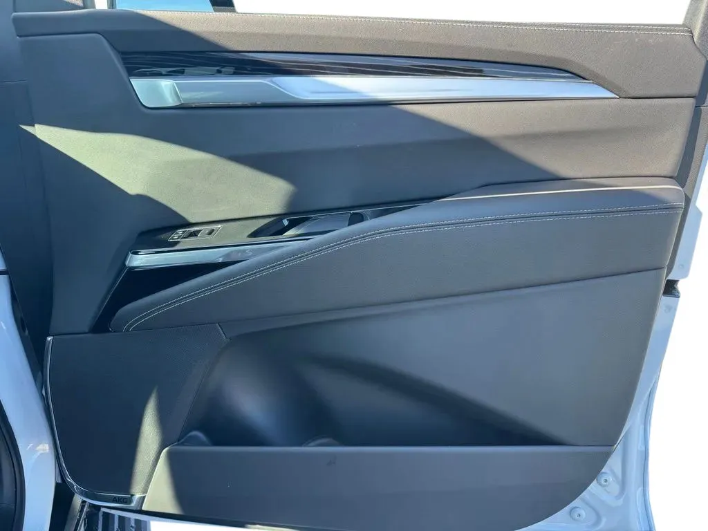 Cadillac Escalade ESV photo 16