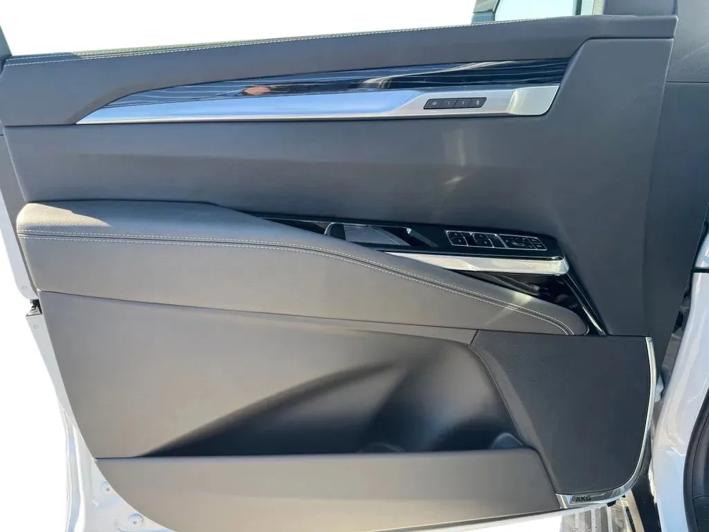 Cadillac Escalade ESV photo 12