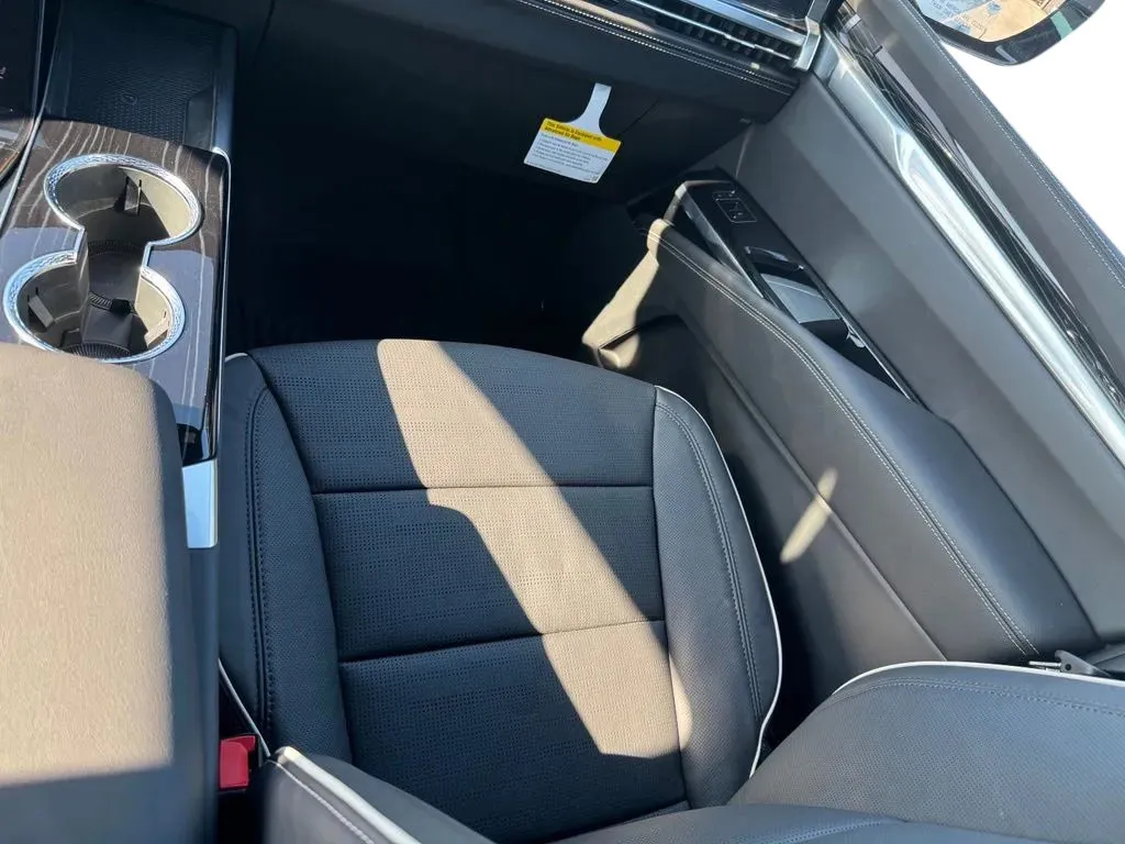Cadillac Escalade ESV photo 24