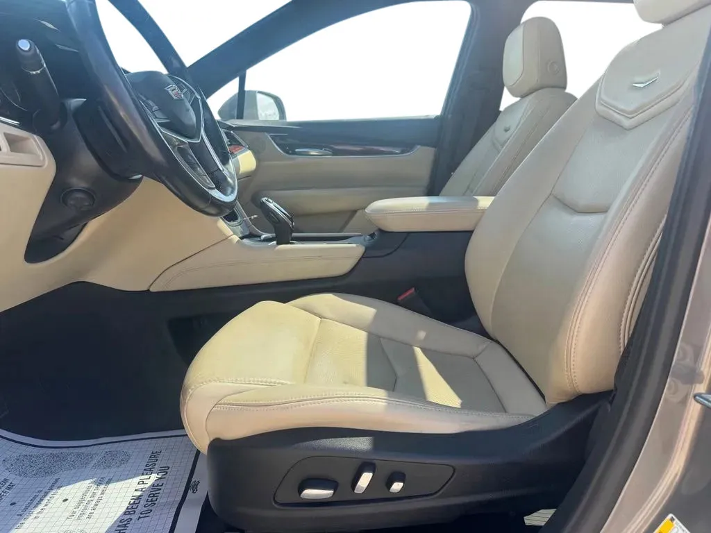 Cadillac XT5 photo 8