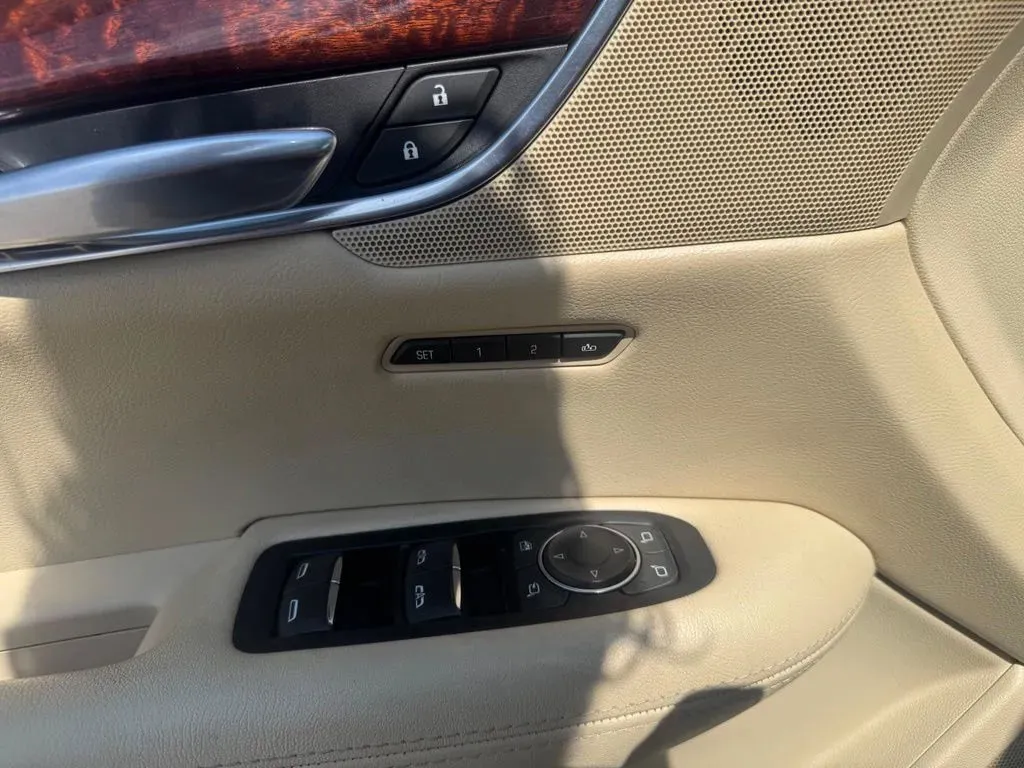Cadillac XT5 photo 12