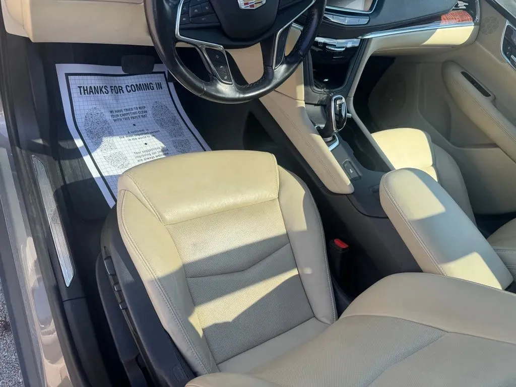 Cadillac XT5 photo 9