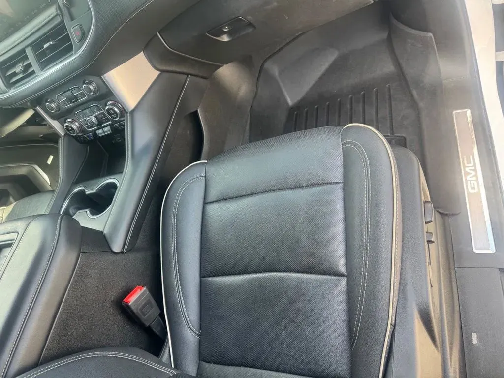 GMC Yukon XL photo 15
