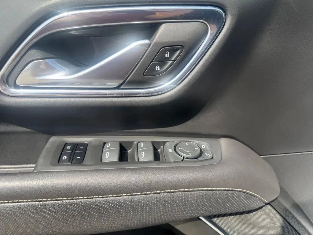 GMC Yukon XL photo 13