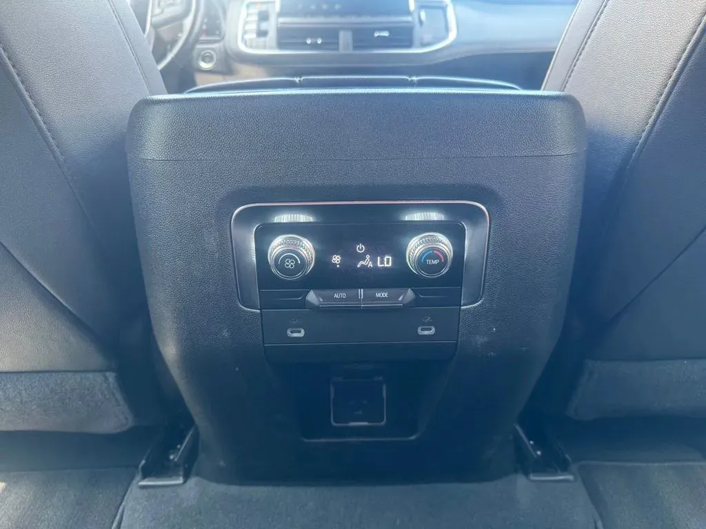 GMC Yukon XL photo 21