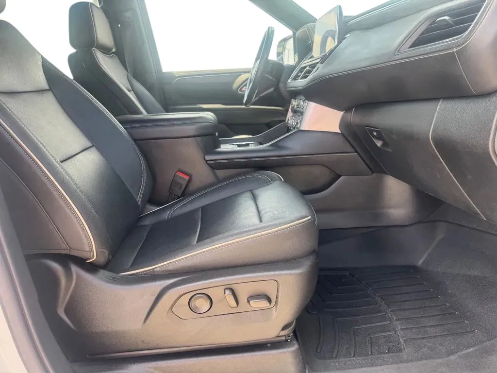 GMC Yukon XL photo 14