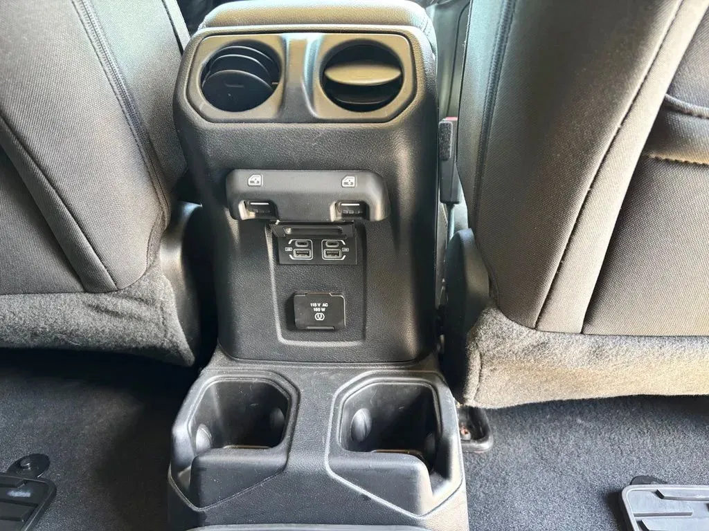 Jeep Wrangler photo 27