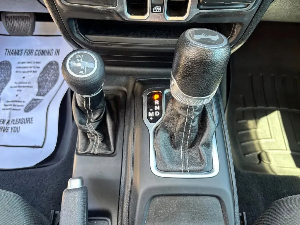 Jeep Wrangler photo 17