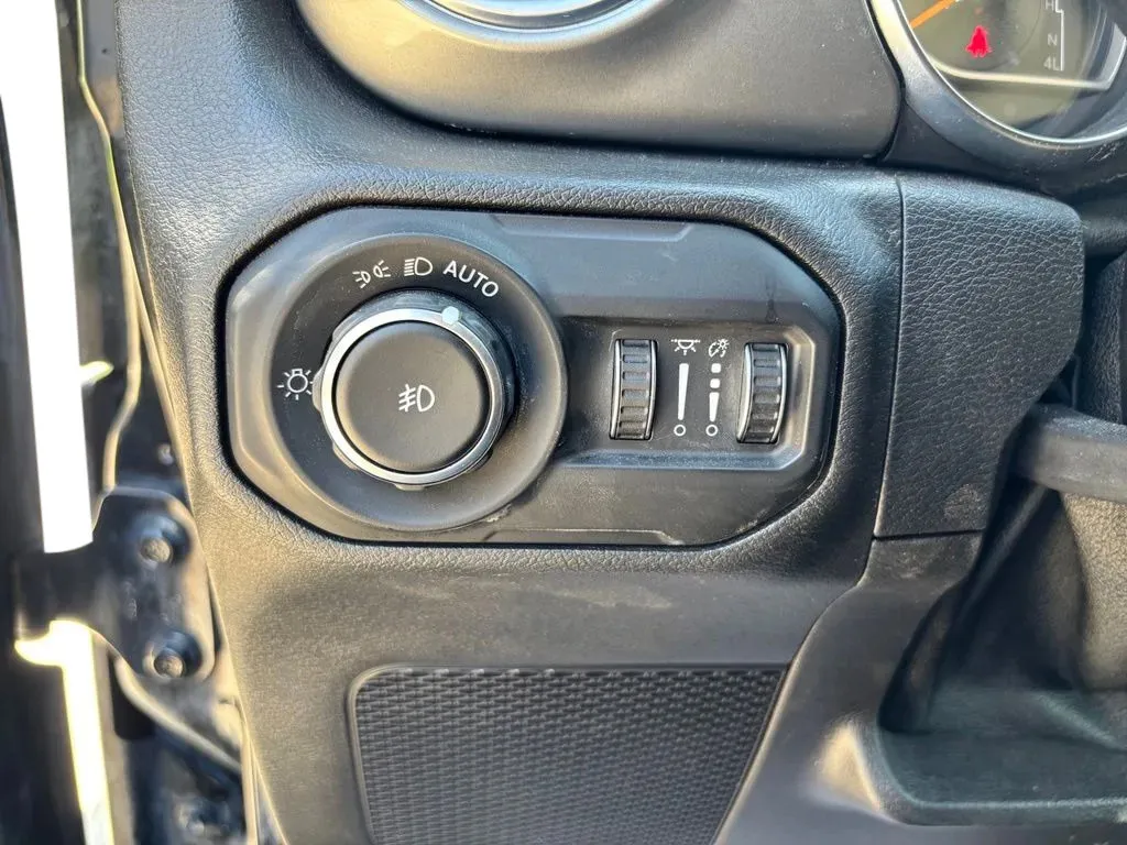 Jeep Wrangler photo 12