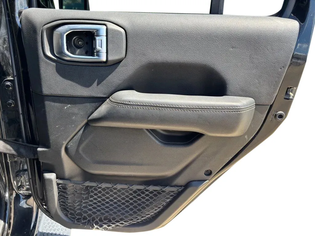 Jeep Wrangler photo 25