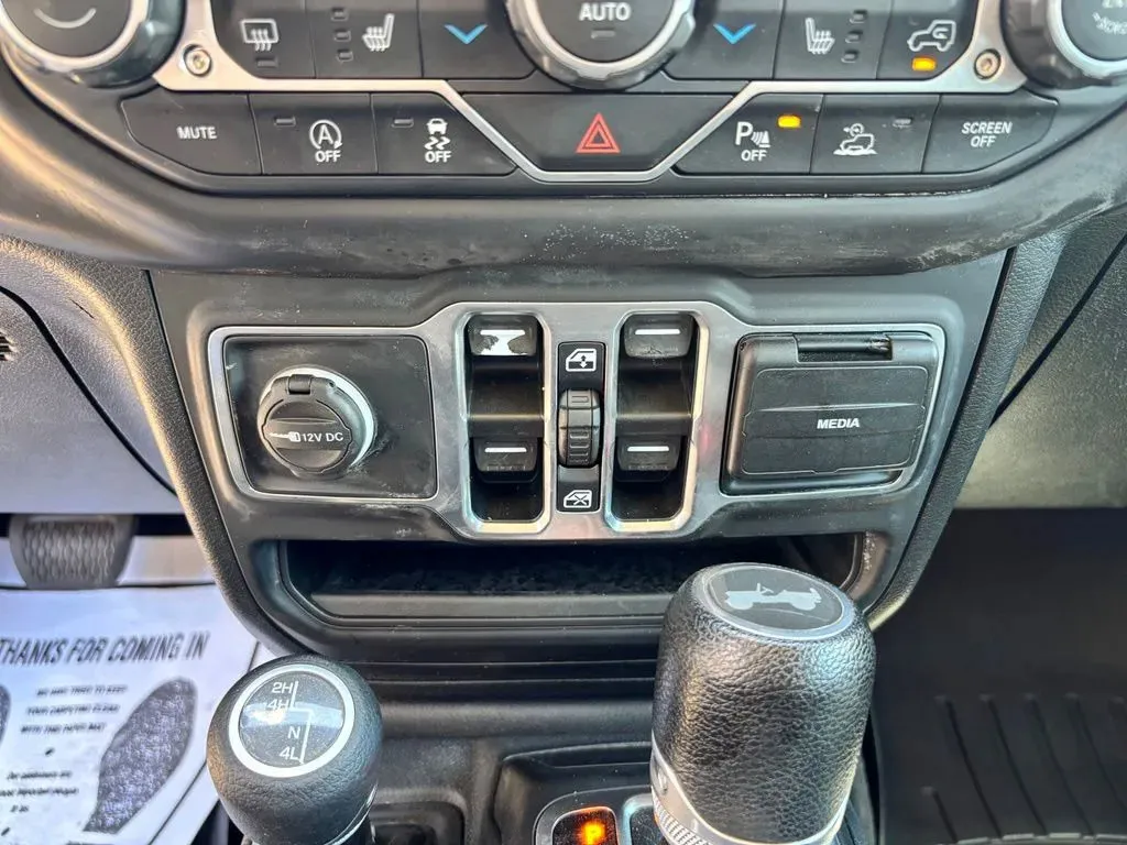 Jeep Wrangler photo 16