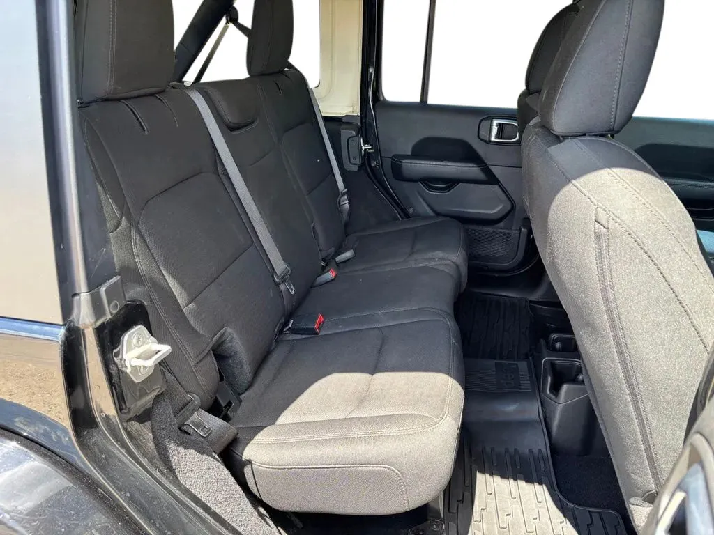 Jeep Wrangler photo 26