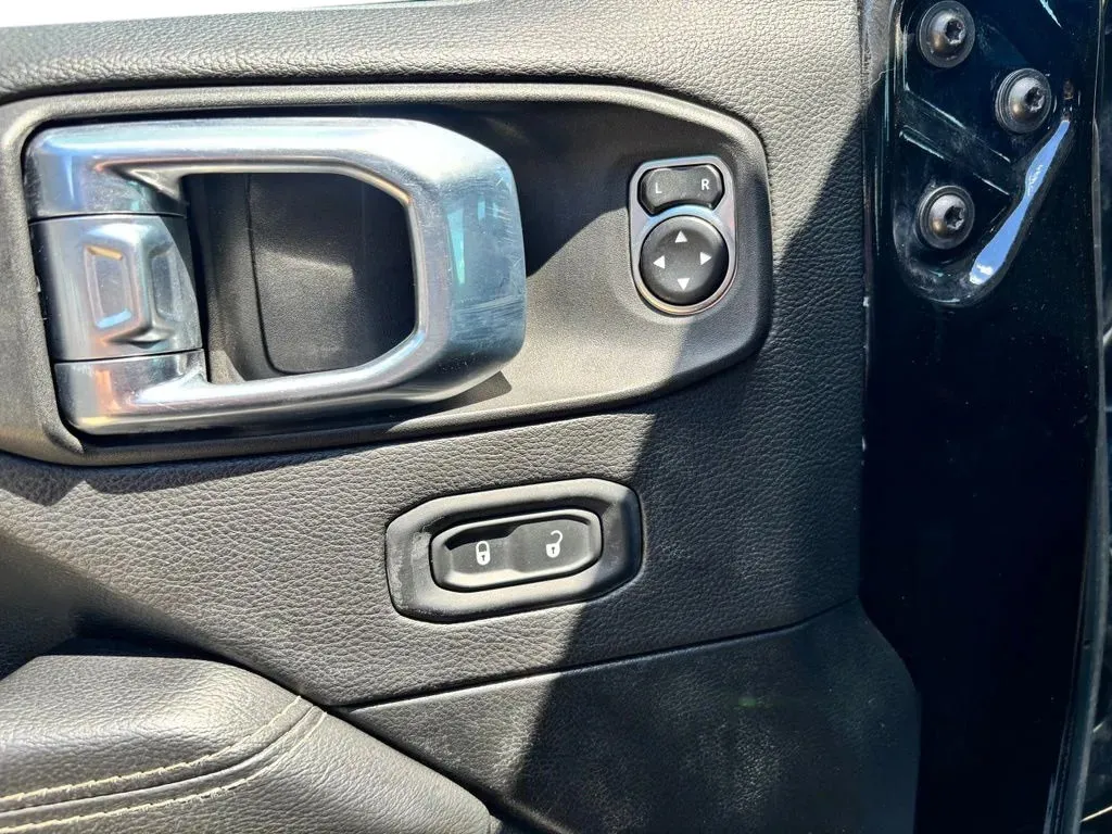 Jeep Wrangler photo 21