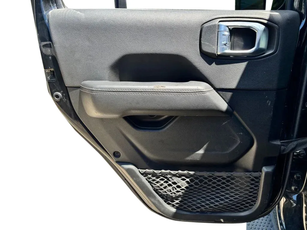 Jeep Wrangler photo 23