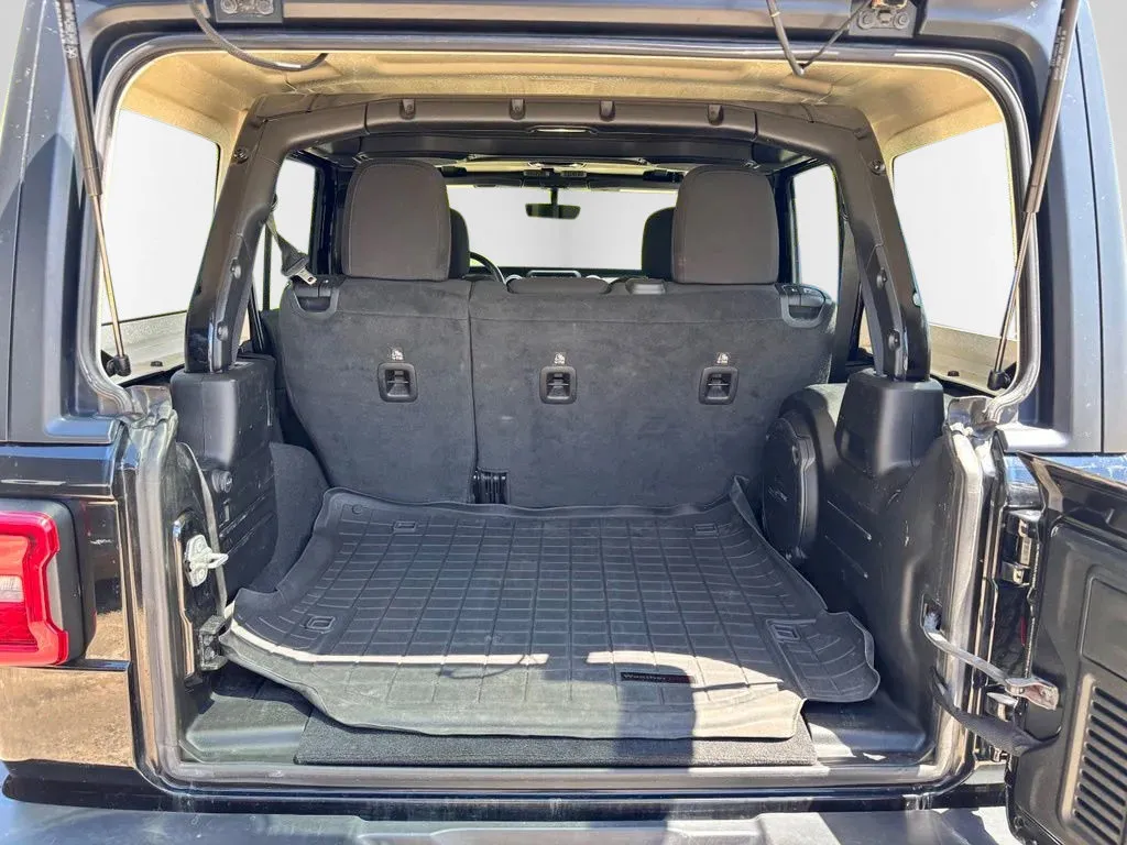 Jeep Wrangler photo 32