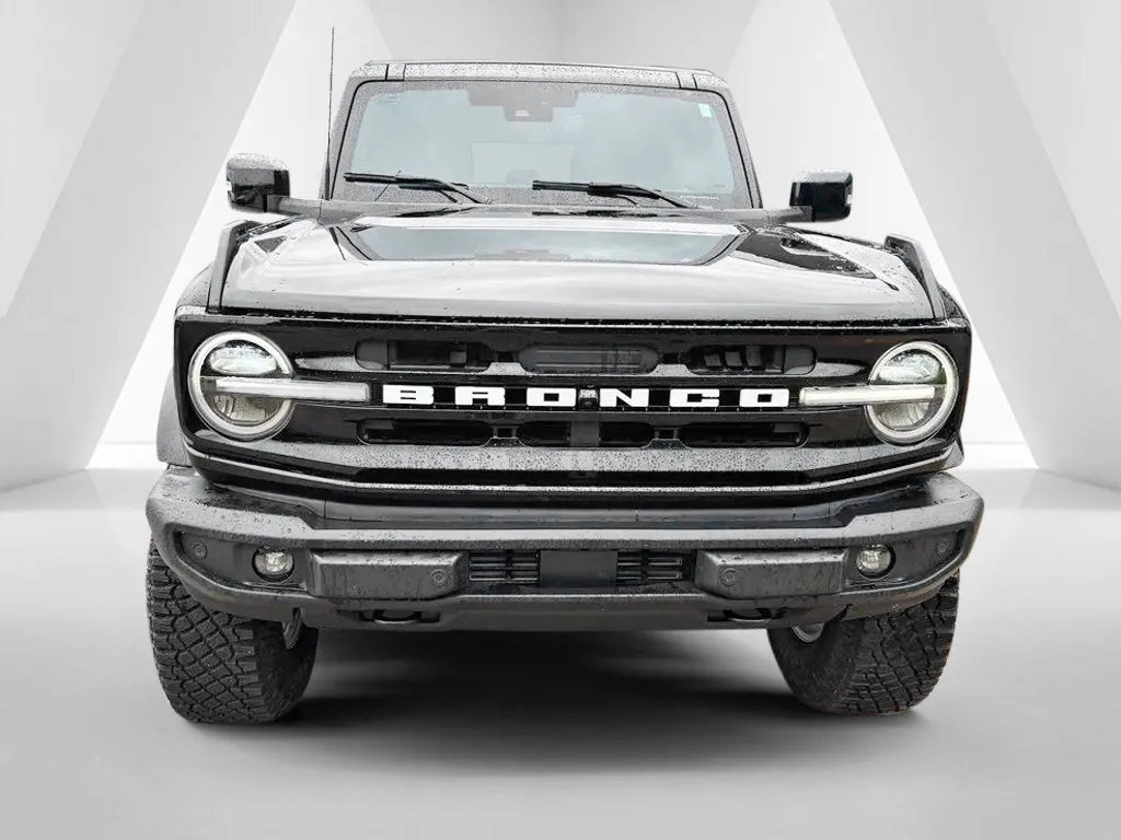 Ford Bronco photo 2