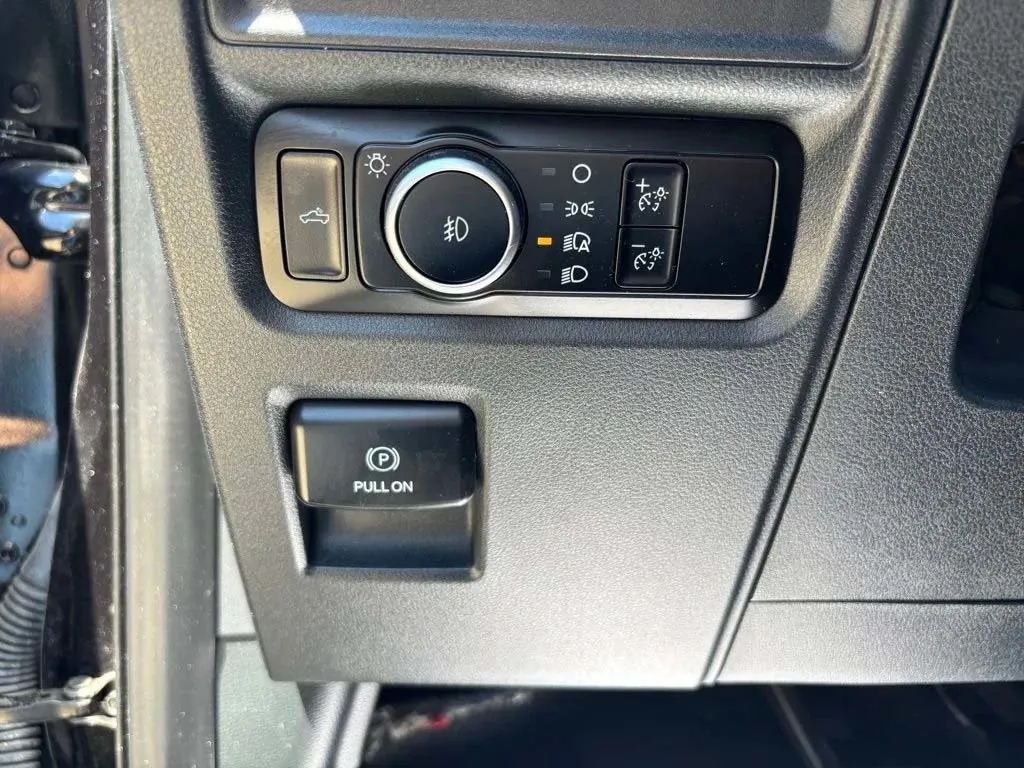 Ford F-150 photo 12