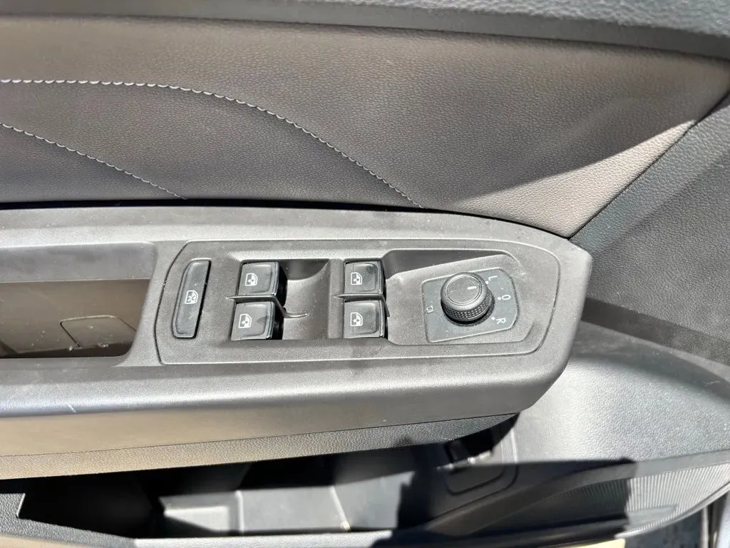 2023 Volkswagen Atlas SE w/Tech - Photo 19