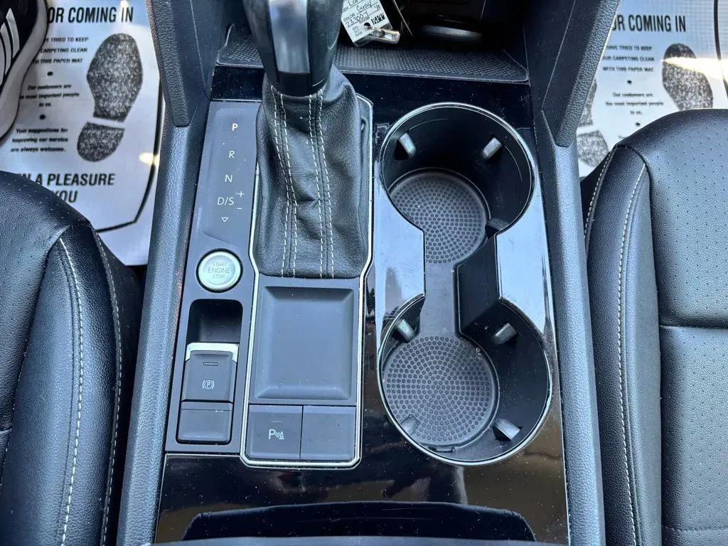 2023 Volkswagen Atlas SE w/Tech - Photo 16