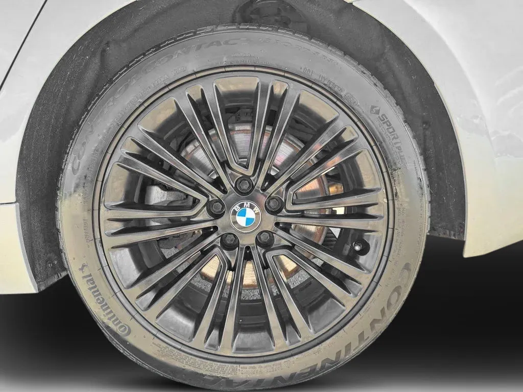 BMW 5 Series photo 29
