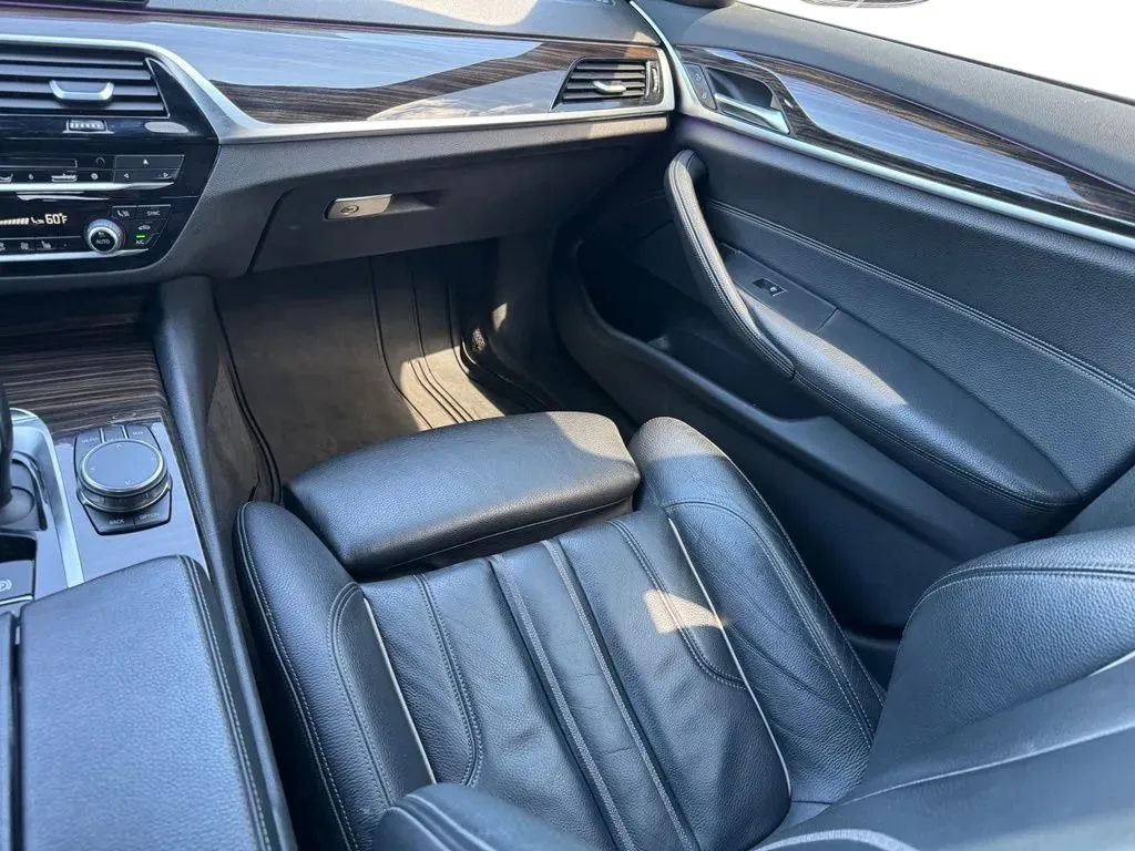 BMW 5 Series photo 21