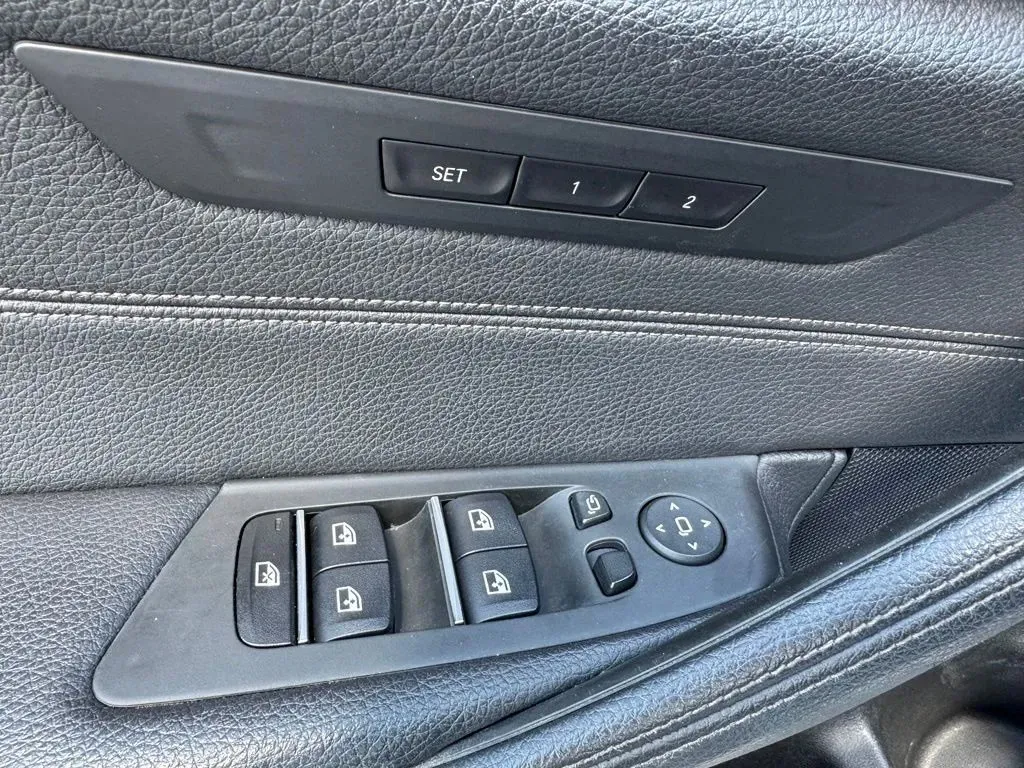 BMW 5 Series photo 13