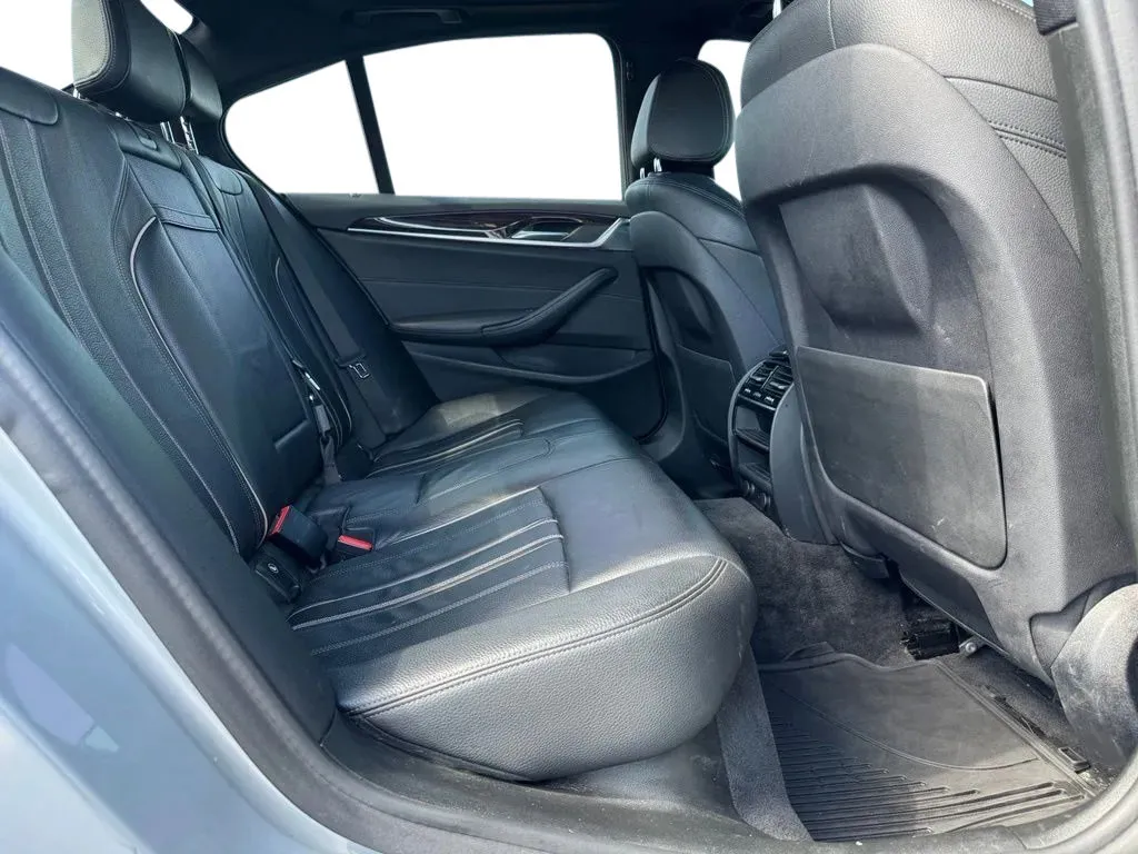 BMW 5 Series photo 17