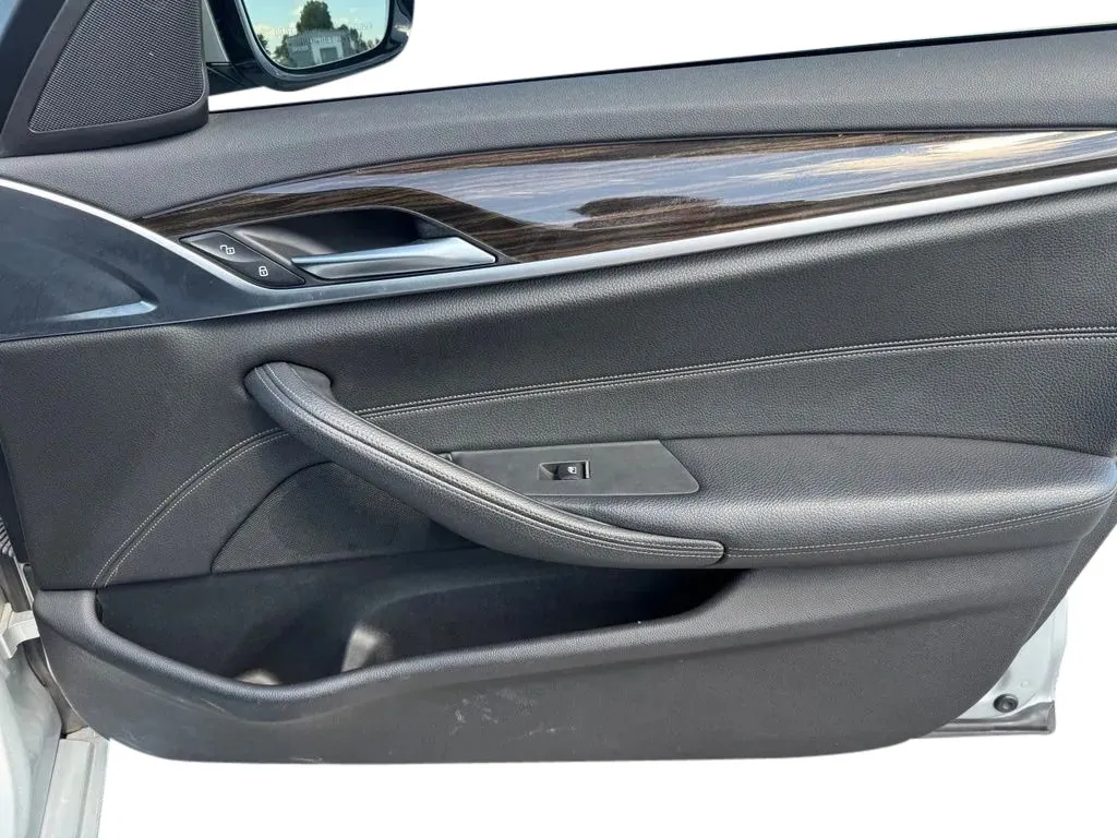 BMW 5 Series photo 16