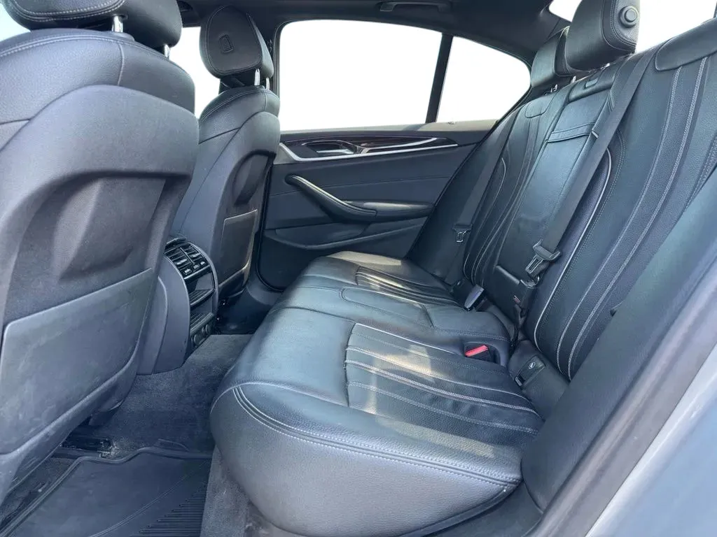 BMW 5 Series photo 18
