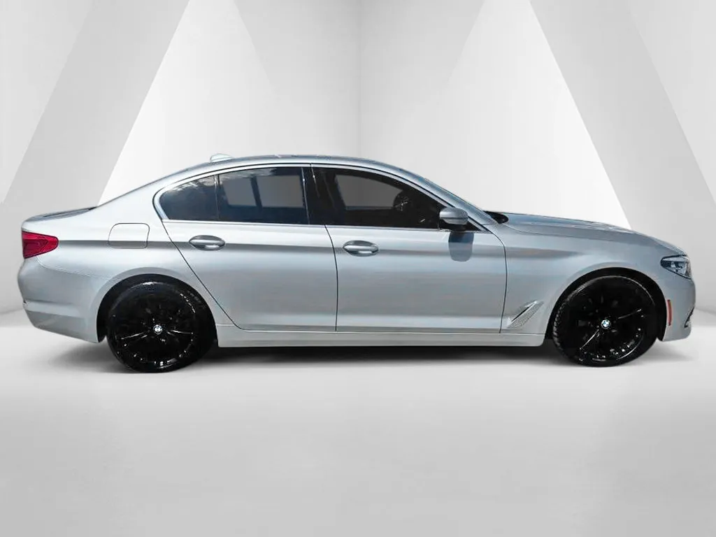 BMW 5 Series photo 8