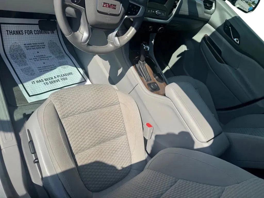 GMC Acadia photo 10