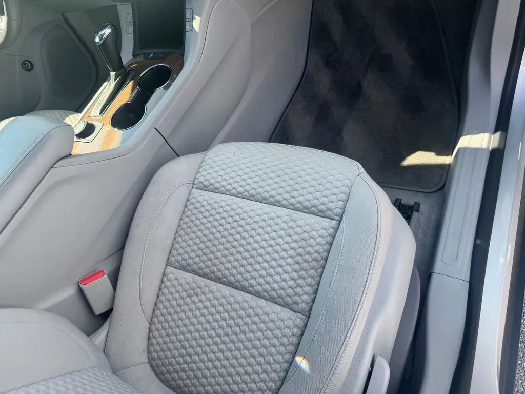 GMC Acadia photo 14
