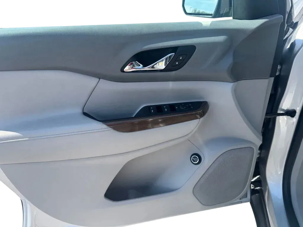 GMC Acadia photo 11