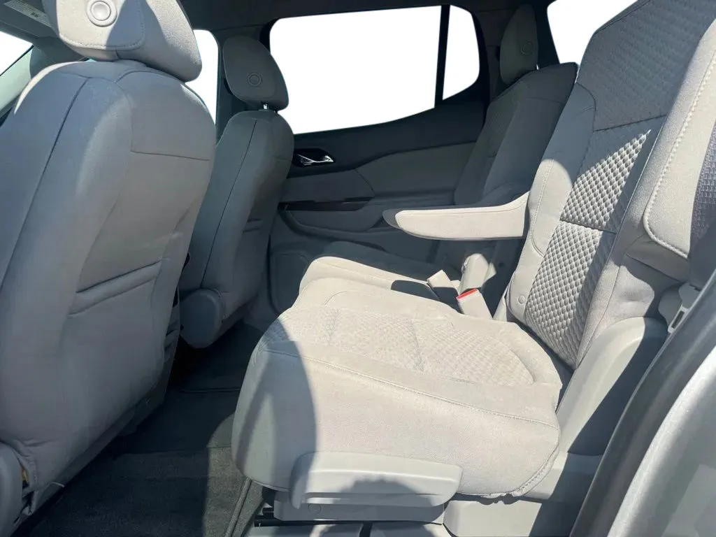GMC Acadia photo 16