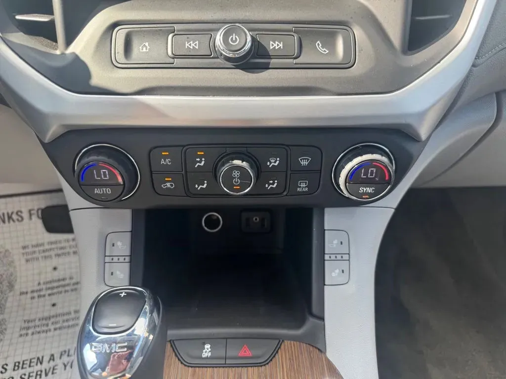 GMC Acadia photo 28