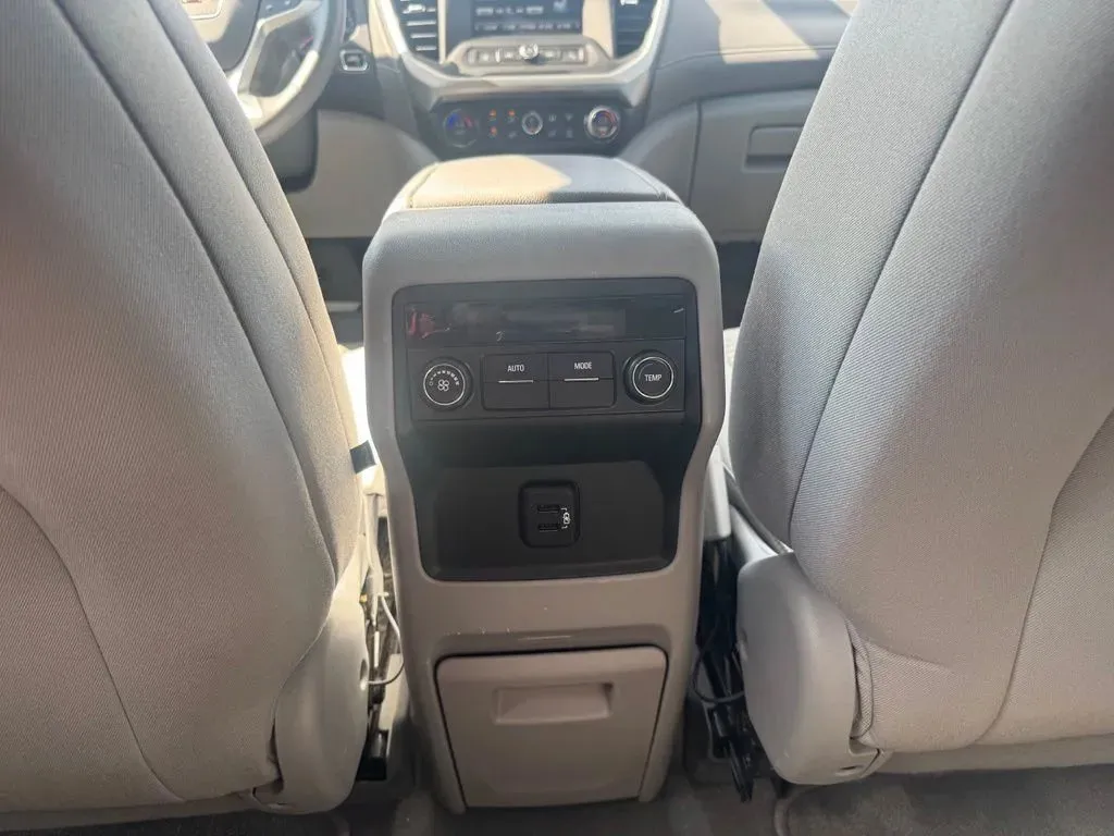 GMC Acadia photo 19