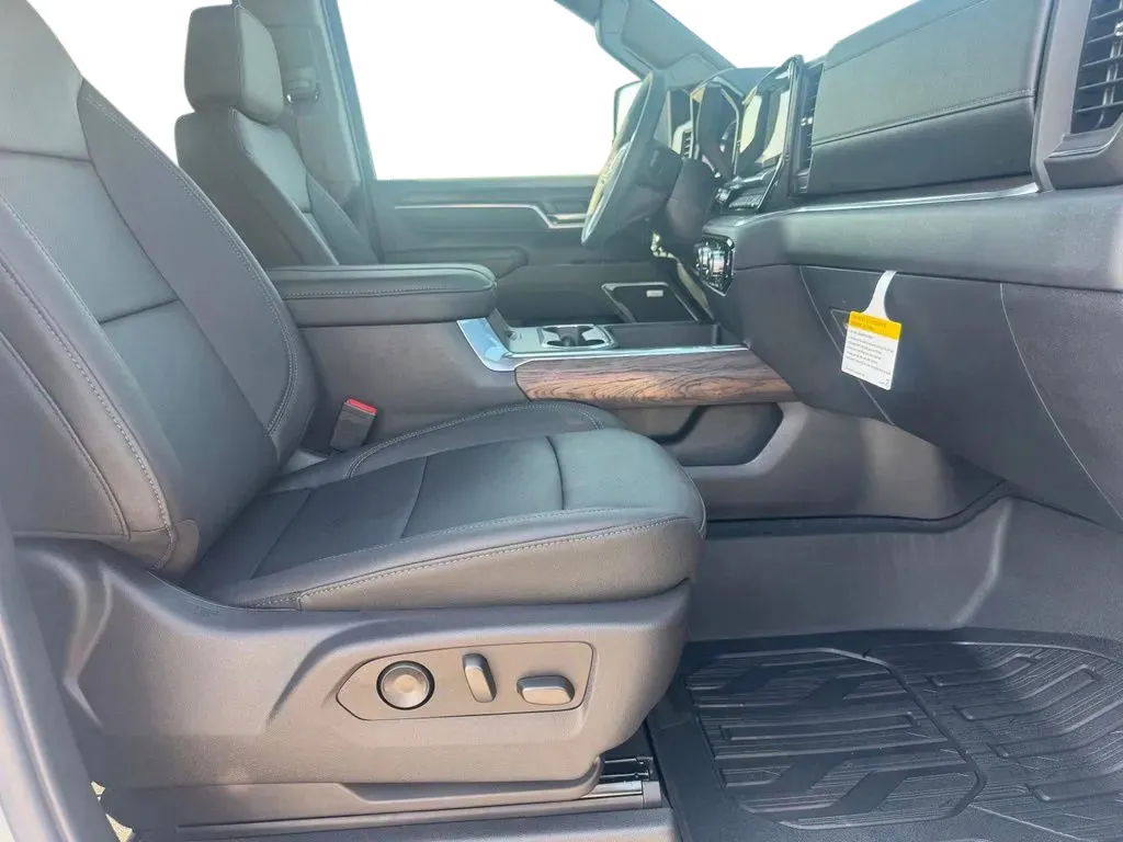GMC Sierra photo 13