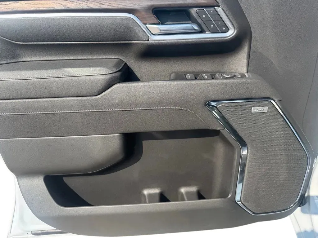 GMC Sierra photo 11