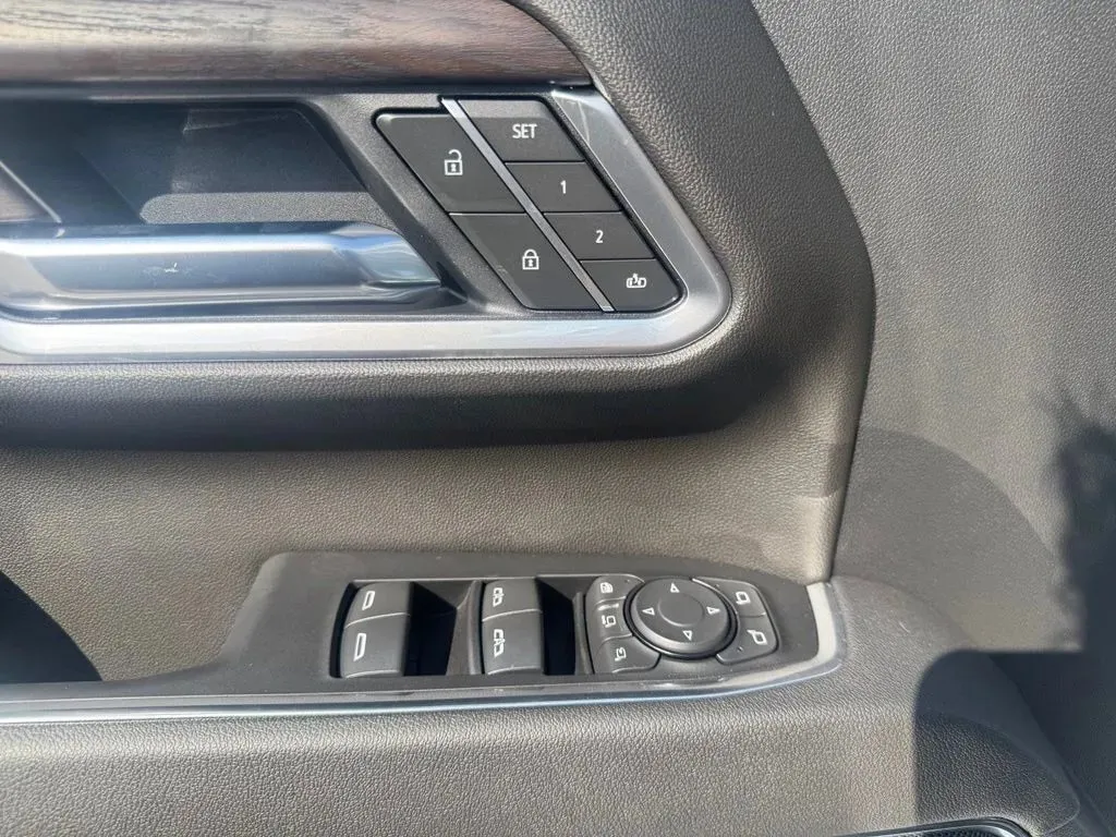 GMC Sierra photo 12
