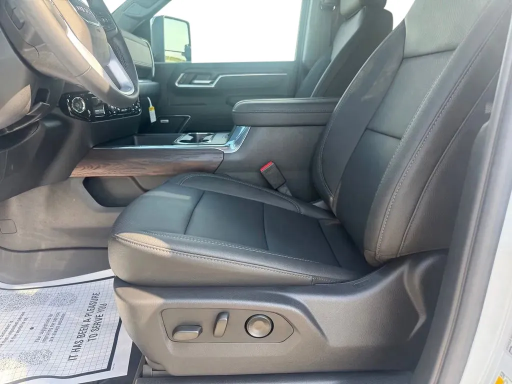 GMC Sierra photo 9