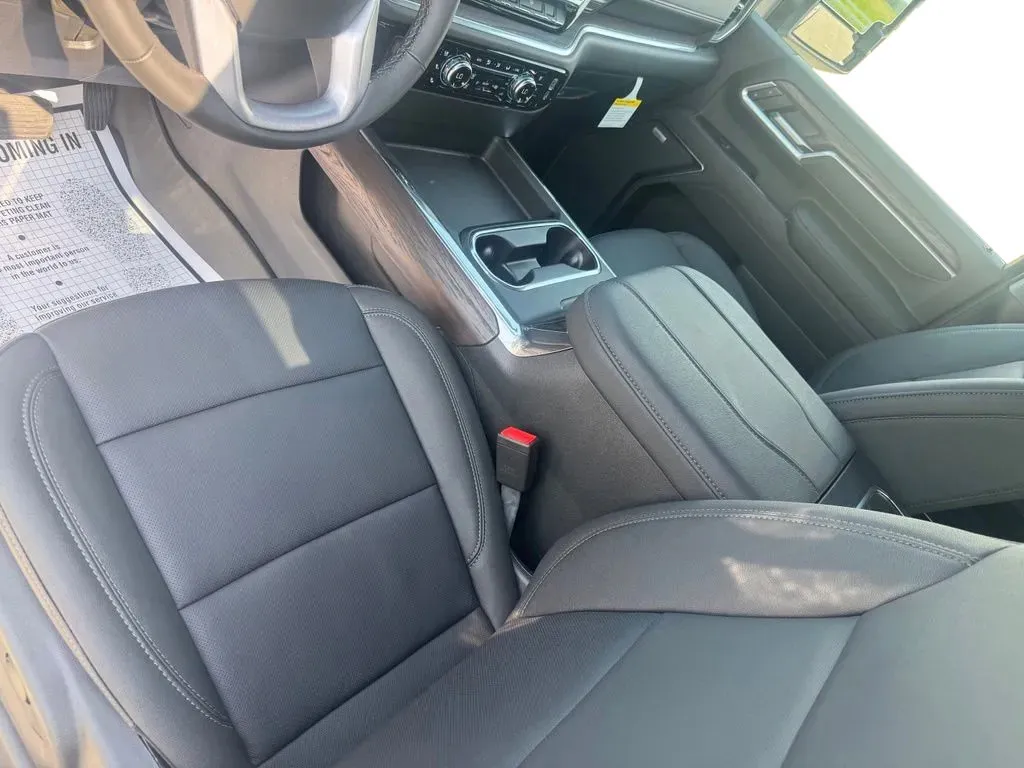 GMC Sierra photo 10