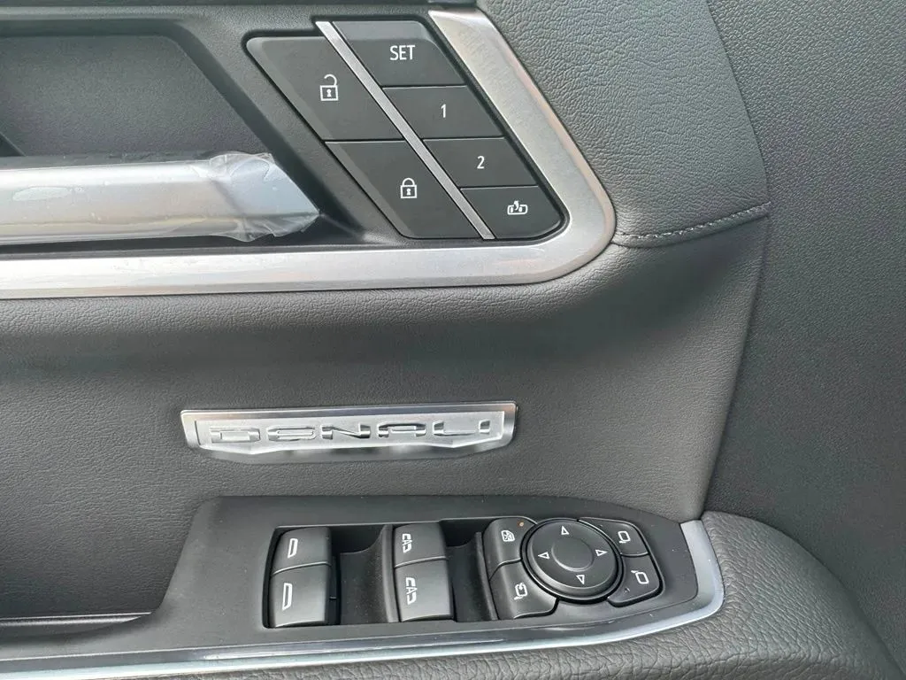 GMC Sierra photo 13