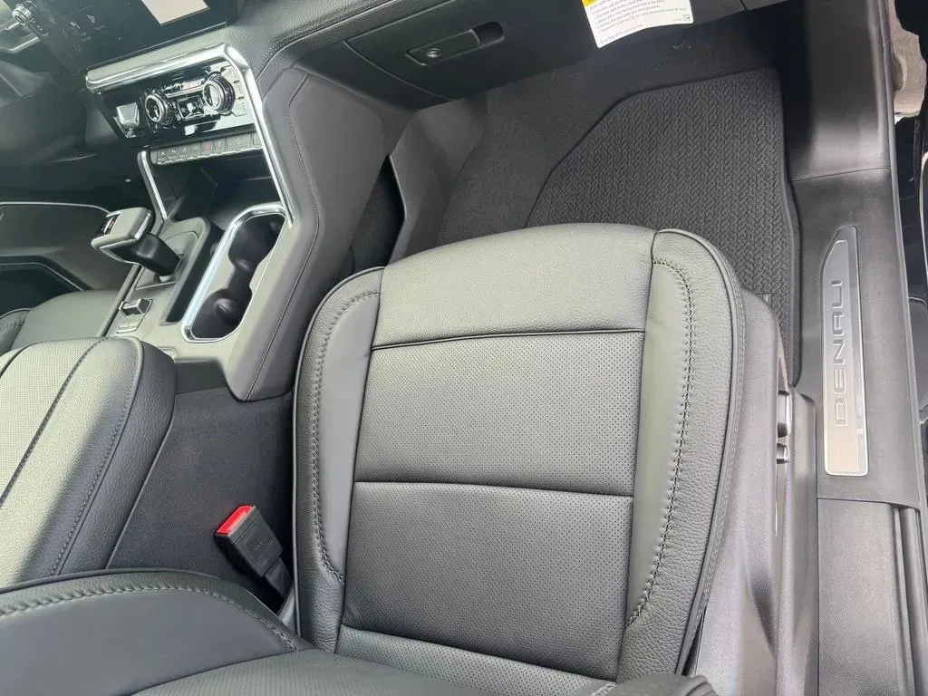 GMC Sierra photo 15
