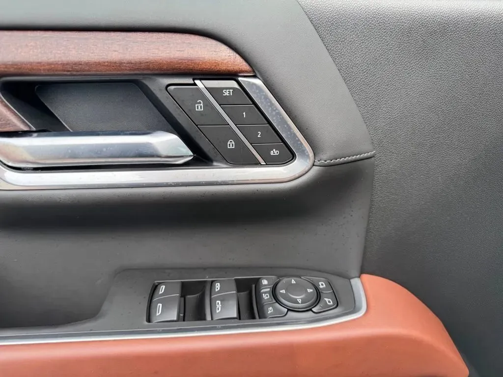 GMC Sierra photo 13