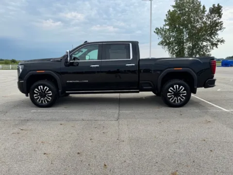 More photos of 2026 GMC Sierra 2500 HD Denali Ultimate at Braden Cadillac GMC, OH