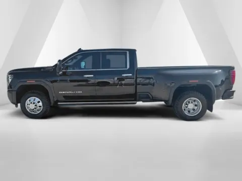 More photos of 2025 GMC Sierra 3500 HD Denali Ultimate at Braden Cadillac GMC, OH